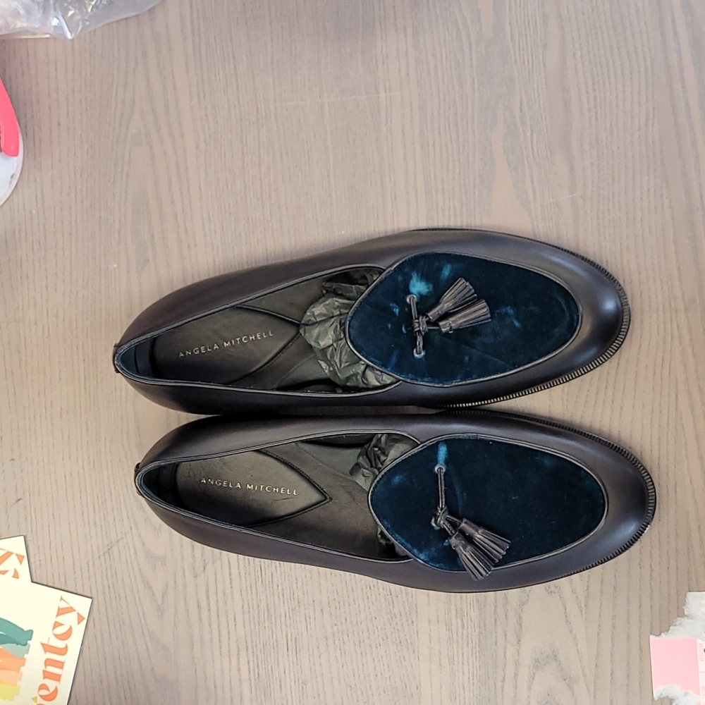 Angela Mitchell VEHUIA Men's loafer
Only sizes left are EU40.5 & EU42.5